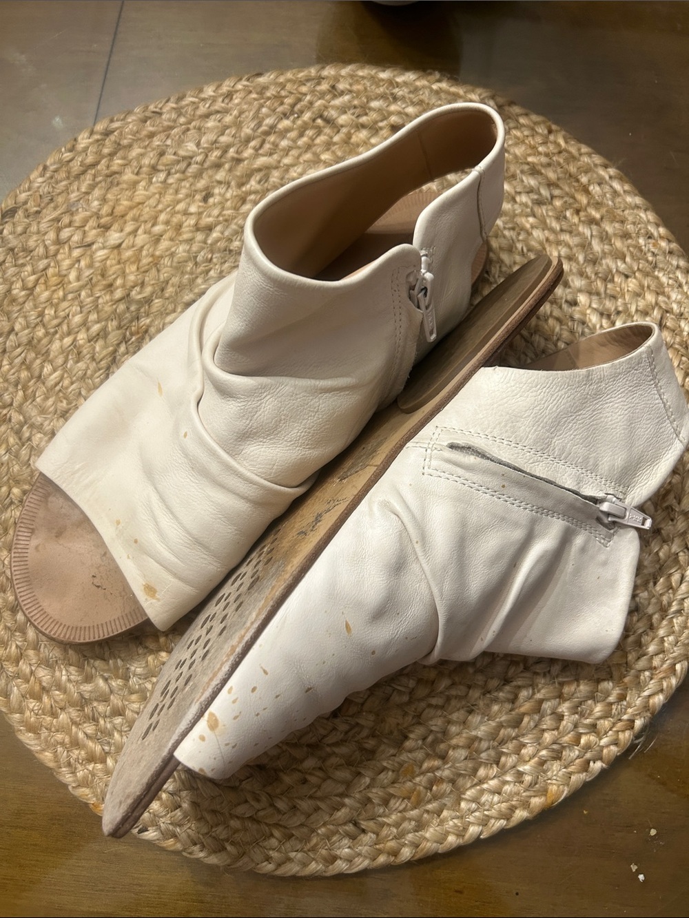 Pedro Garcia Made in Spain Women’s Cream Leather Peep-Toe Ankle sandals